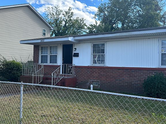 2nd image of 1421 Lindsay Ave