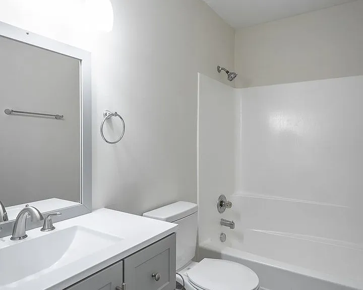 2404 Briggs Avenue — Photo 10