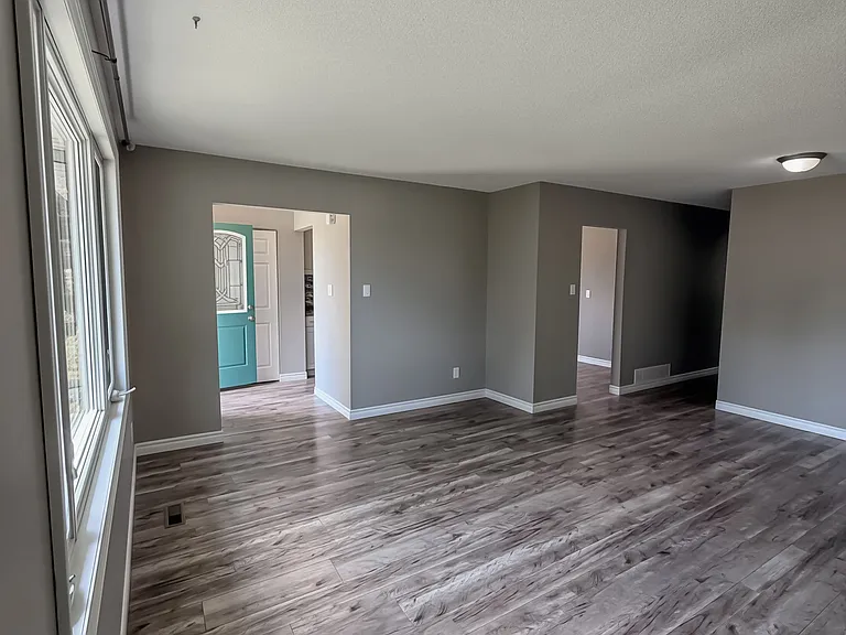 80 Kipling Cres — Photo 5