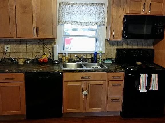 5th image of 1601 Bloomingdale Ave