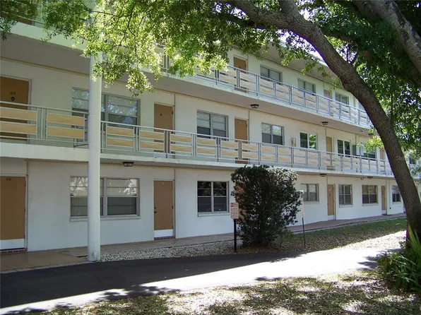 911 Washington Ave APT 212, Largo, FL 33770