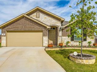 305 Sunspike Ct, Burleson, TX 76028