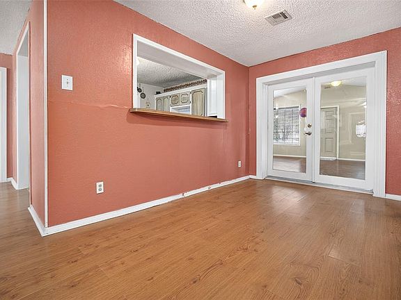 4th image of 10260 250th St