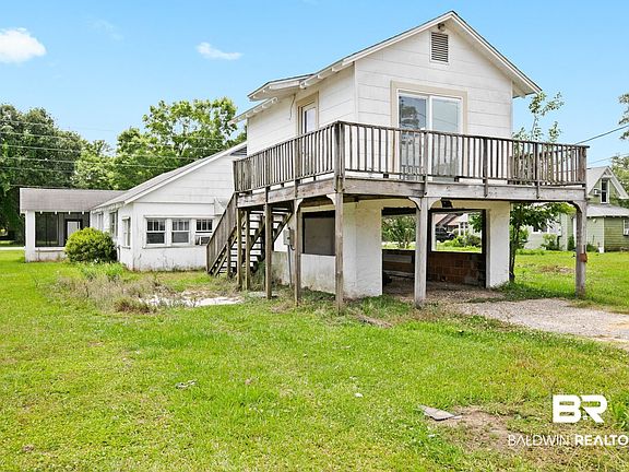 4th image of 15781 Silverhill Ave
