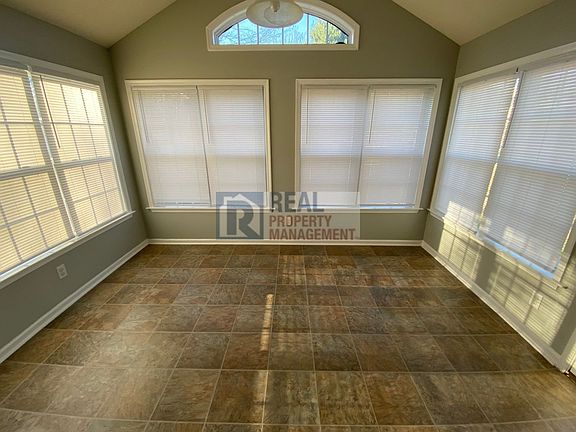 4th image of 1722 Hargrove Dr