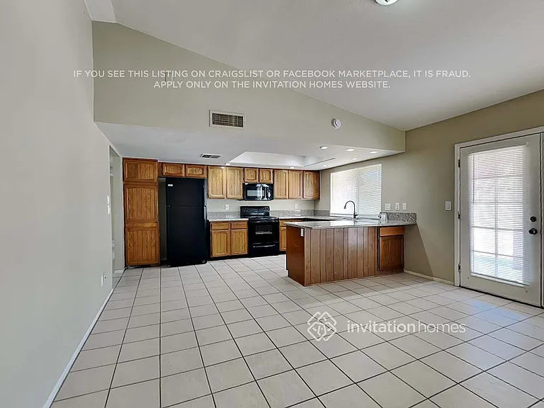 5634 W Altadena Ave — Photo 5