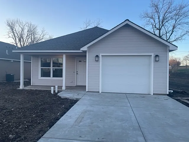 1615 Hill Valley Dr