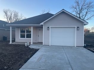 1612 Green Valley Cir, Manhattan, KS 66502