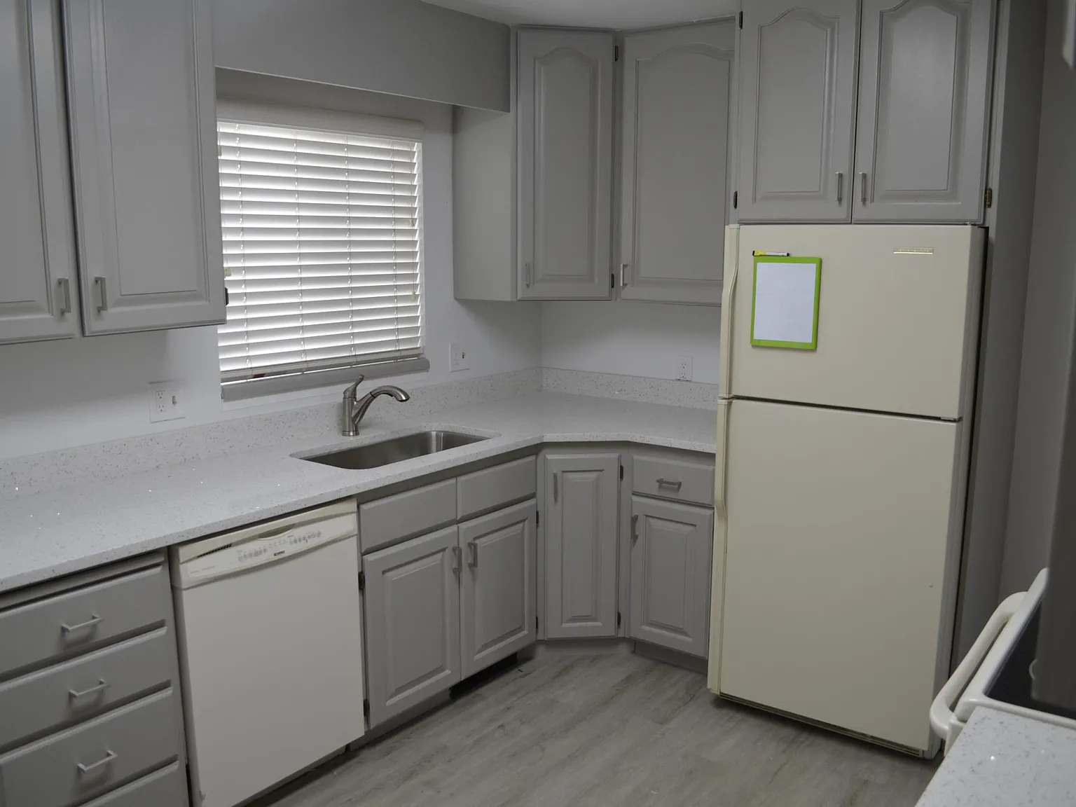 292 E Garden Ave — Photo 3