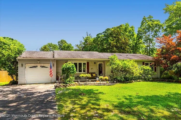 343 Sapphire Dr photo 1