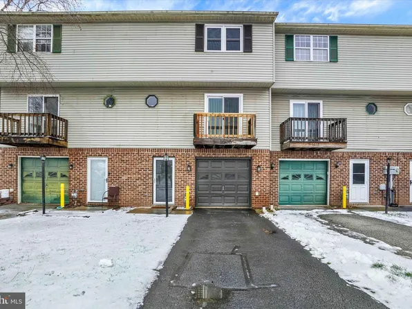 1606 Condor Ln, Dover, PA 17315