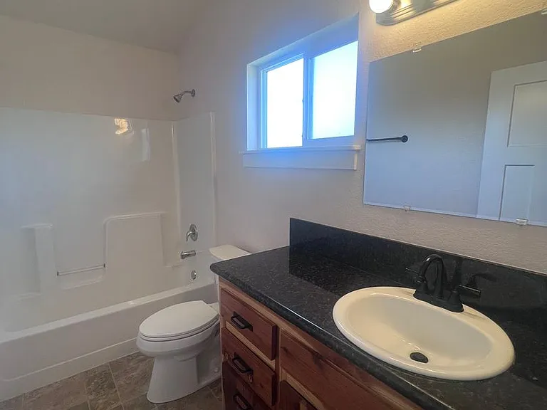1809 Caroline Ave — Photo 17