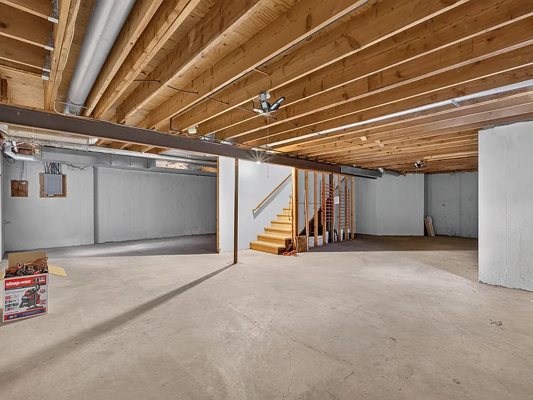 12044 Hemlock St — Photo 32
