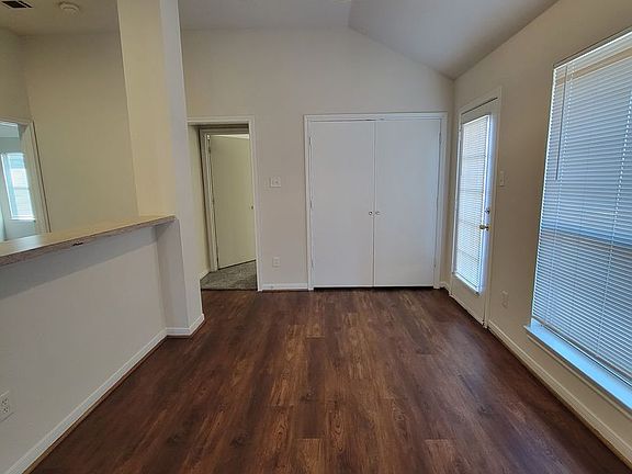 4th image of 917 Bougainvillea St