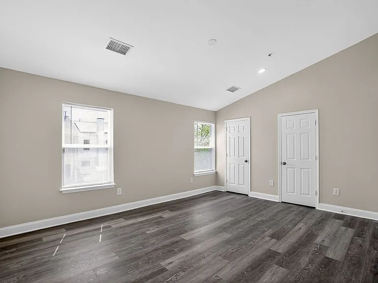 2736 Albermarle Pl — Photo 8