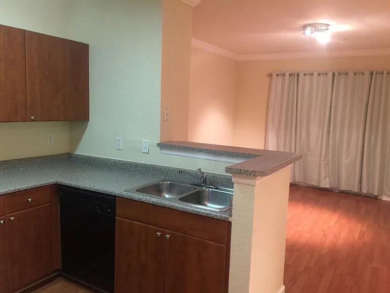 304 E South St #1019 — Photo 6