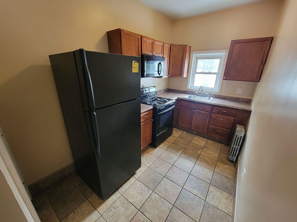 2nd image of 561 35th St Floor 2