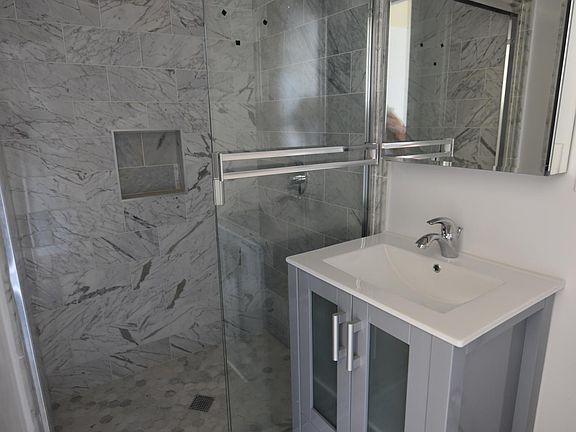 3rd image of 1631 Clay St APT 302