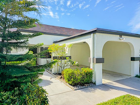 3rd image of 5573 Parkwalk Circle E