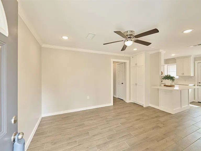 309 S Magnolia St — Photo 6