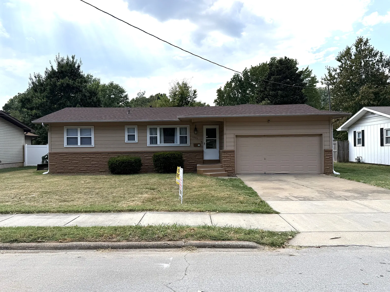 3 bed, 1.5 bath, 1100 sqft, $1,200 — Photo 1