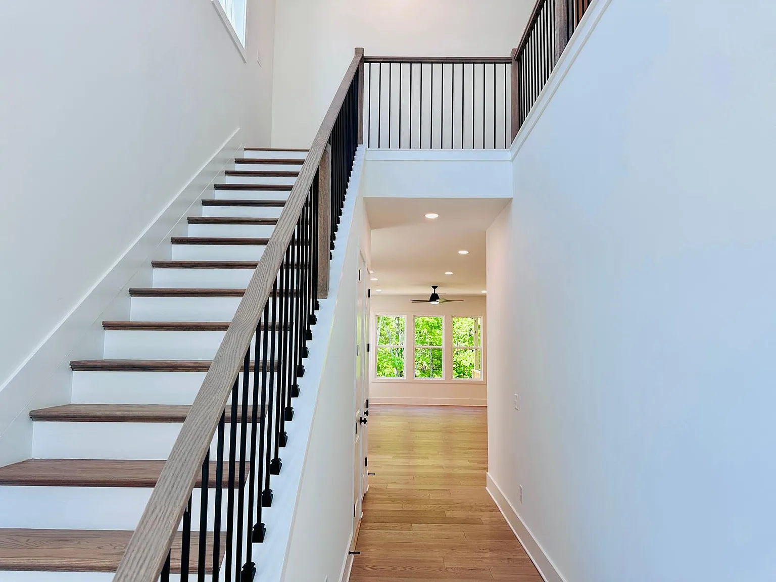 5 bed, 4100 sqft, $3,799 — Photo 3