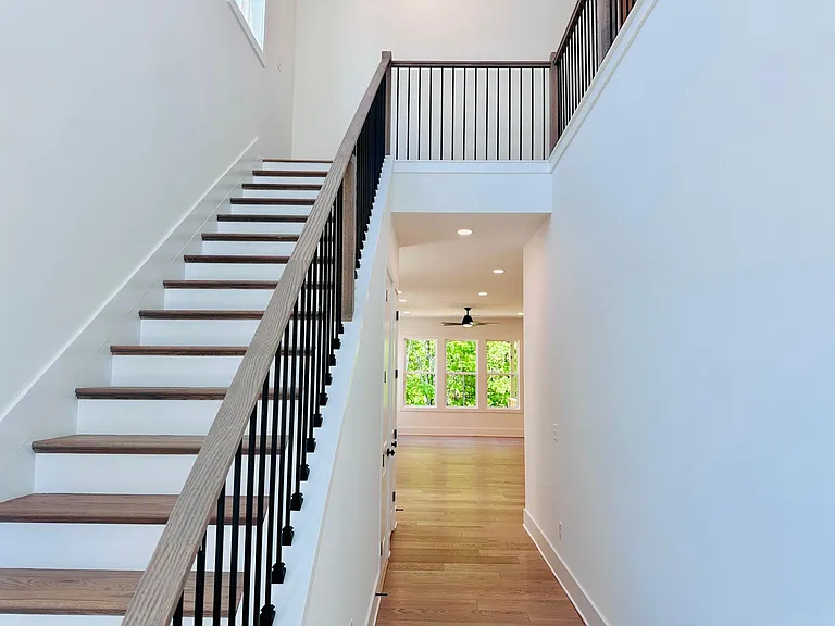 1225 Westshore Dr — Photo 3