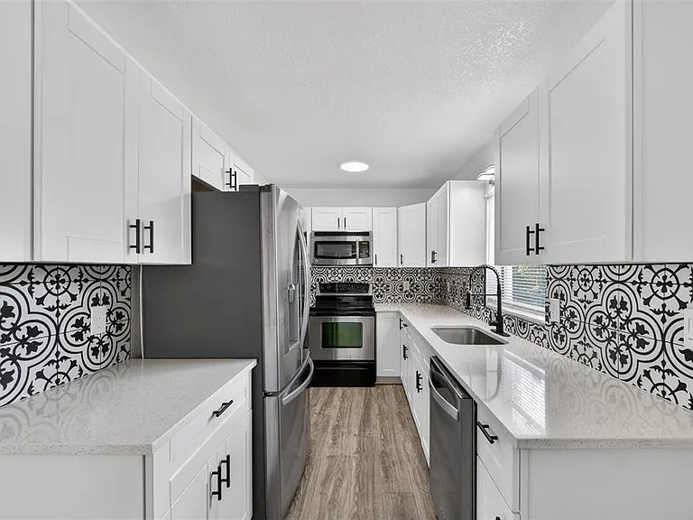 3034 Touraine Ave — Photo 18