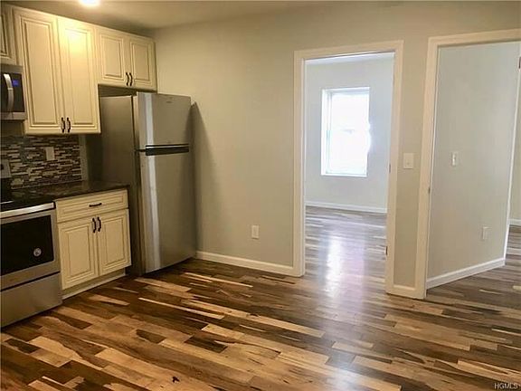4th image of 32 North St #2