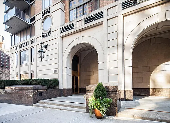 Sold by Warburg | media 20