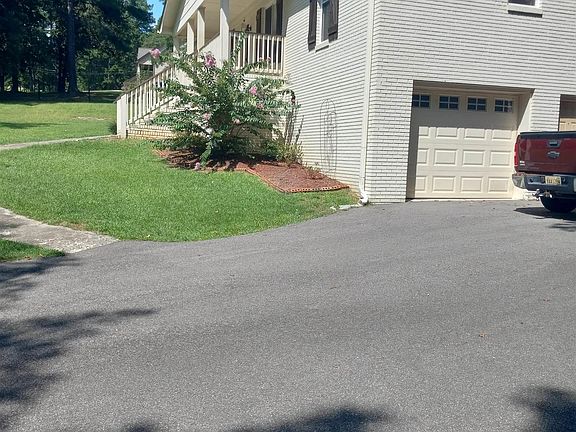 2nd image of 360 Crosshill Ln