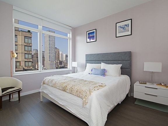 4th image of 42 W 33rd St APT 37C