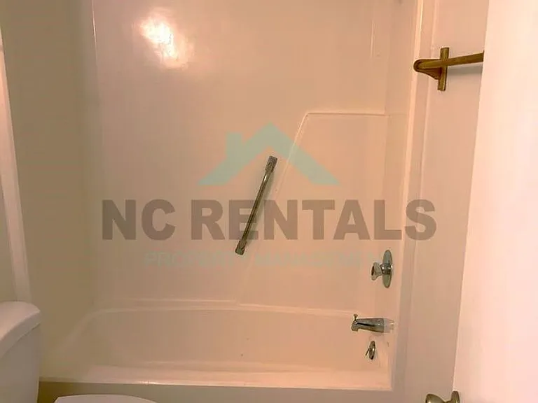 2559 Green Oaks Ct #B — Photo 13