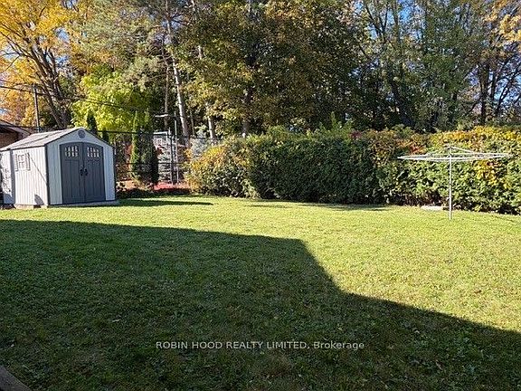 3rd image of 1035 Falaise Rd
