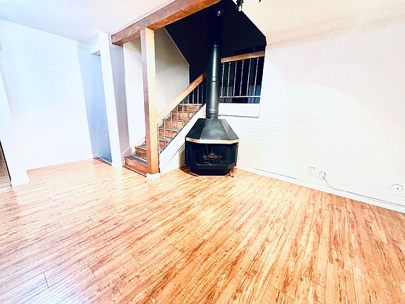 5th image of 21535 Erwin St Unit 121
