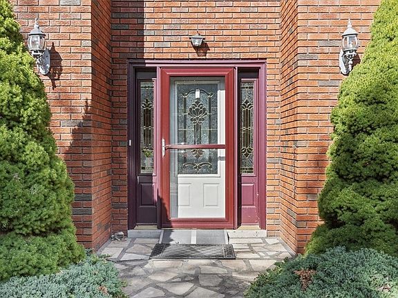 3rd image of 345 Stoneybrooke Dr