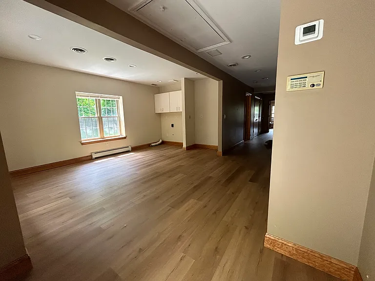 611 Glen St #B — Photo 2