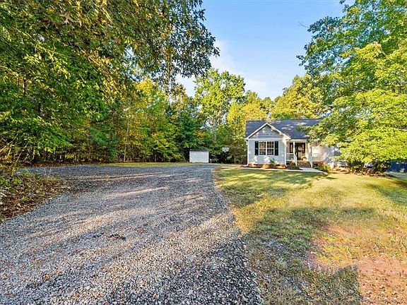 2nd image of 3673 Applewood Rd