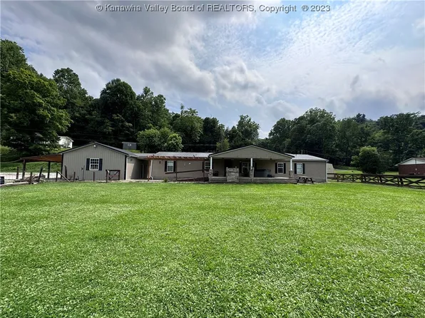 772 California St, Hartford, WV 25247