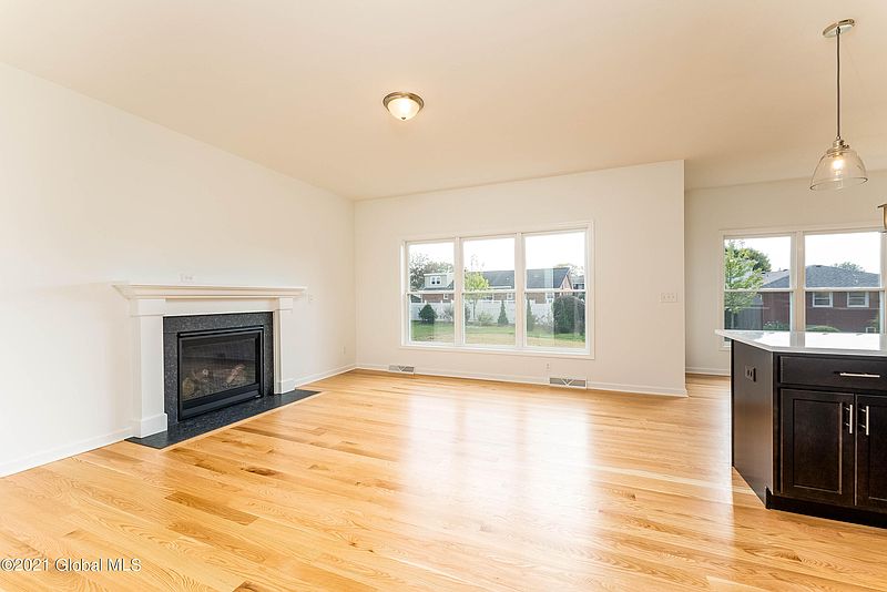 5th image of 51 Donna Drive