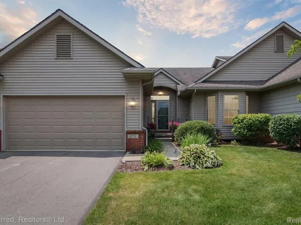 6228 Mountain Laurel Dr, Brighton, MI 48116