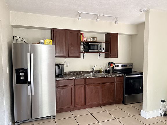 2nd image of 111 Lake Griffin Cir