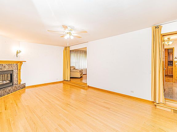4th image of 2061 Poplar Ave