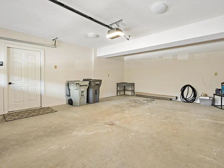 203 Boxwood Ct — Photo 32