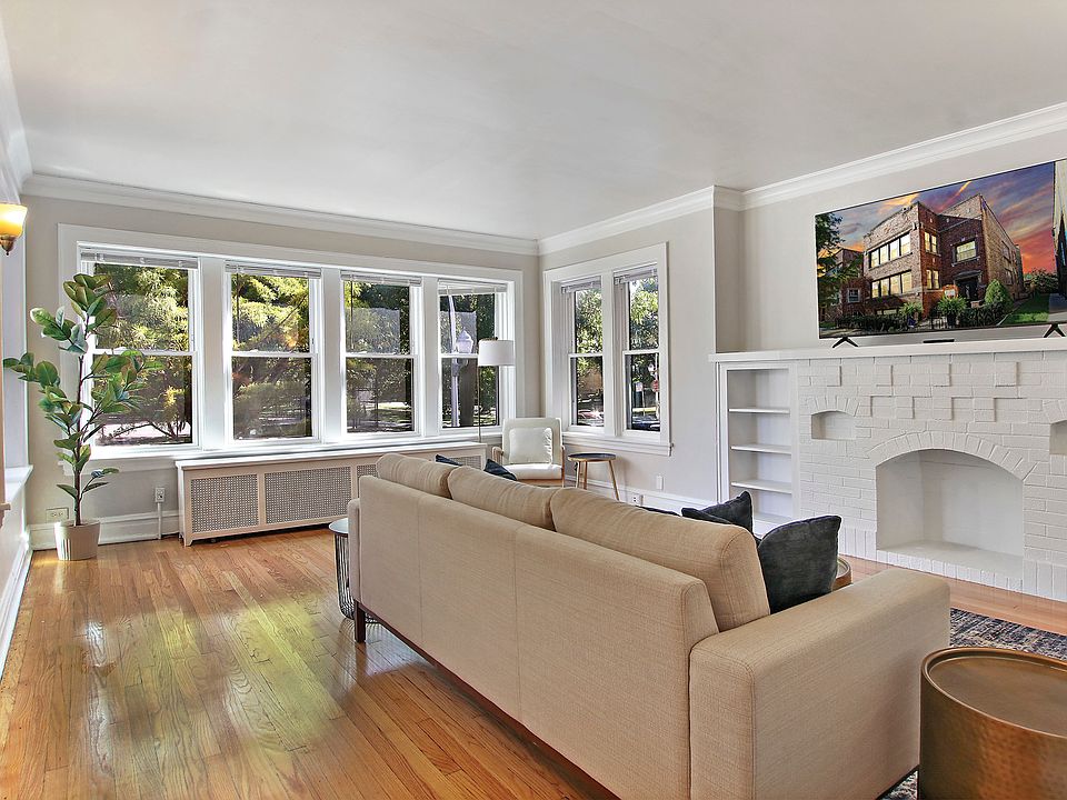1st image of 7008 N Rockwell St APT 2