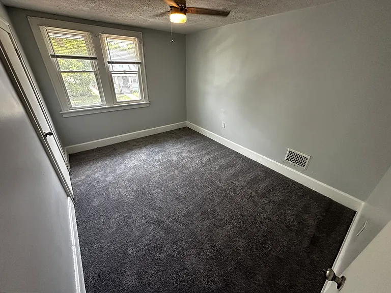1696 Manchester Ave — Photo 15