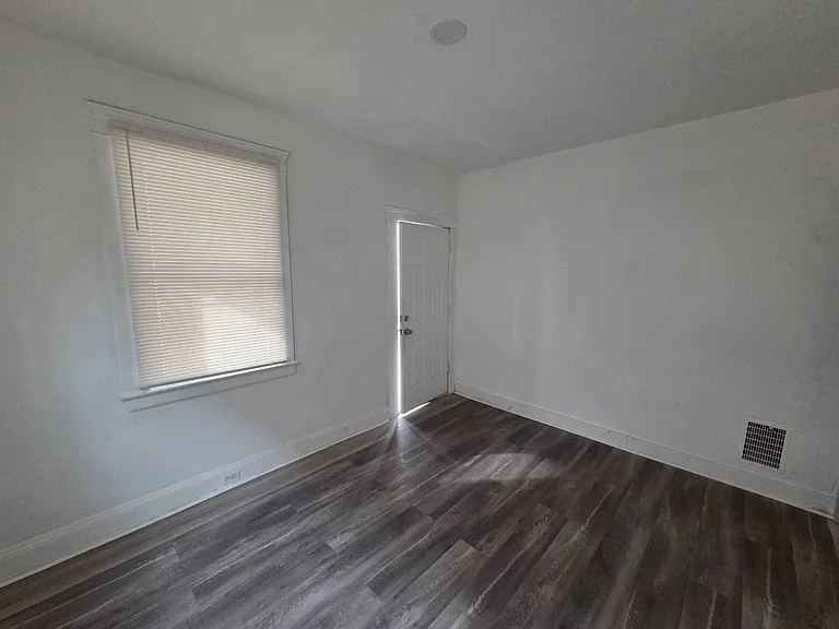 15322 Yorick Ave — Photo 7