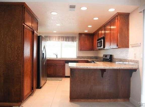 3rd image of 348 N Greenmeadow Ave