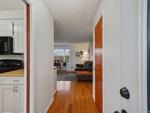 5th image of 483 Connecticut Ave SE