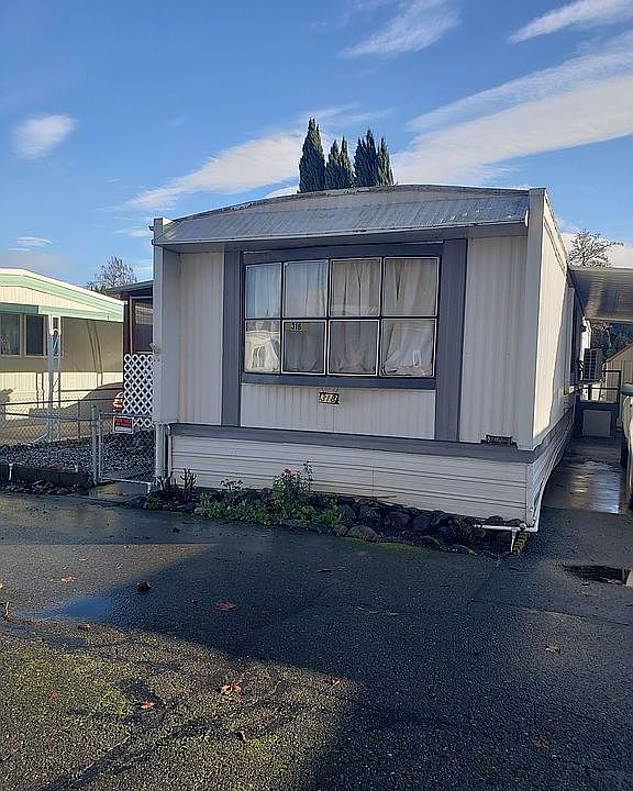 1st image of 318 Sandlewood Dr #318